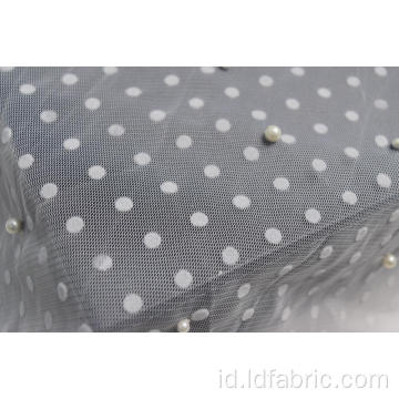 100% Polyester White Mesh Fabric Dengan Lulu Dan Berkelompok